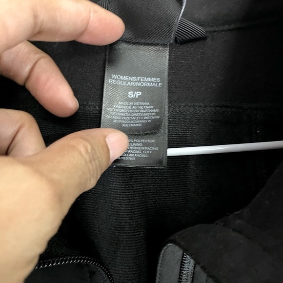 THE NORTH FACE LADIES BLACK JACKET with button neck *Like N… - Picture 7 of 7